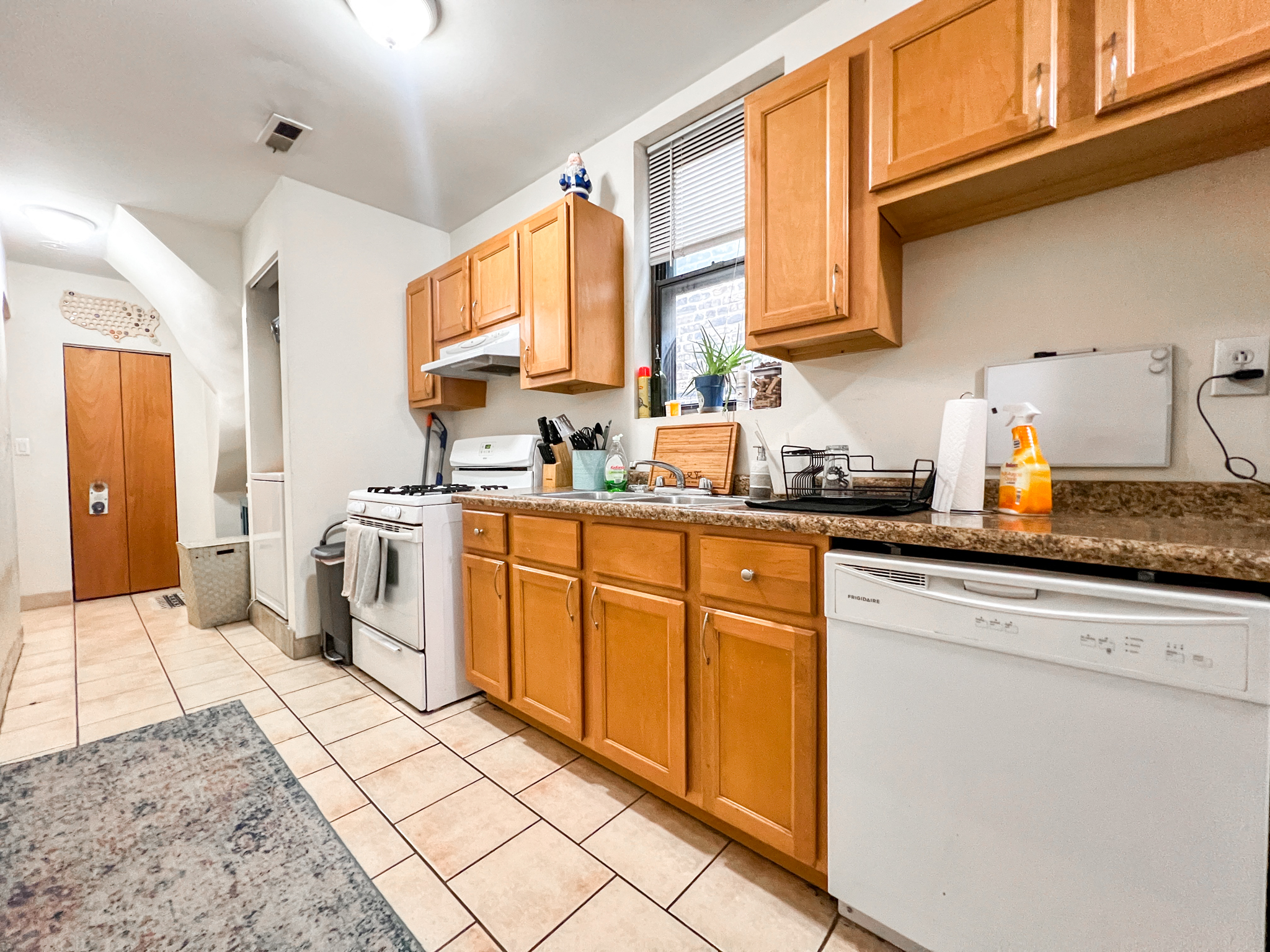 2010 W. Chicago Ave. 2010 W. Chicago Ave., IL 60622 West Town - Leasing by Cross Street